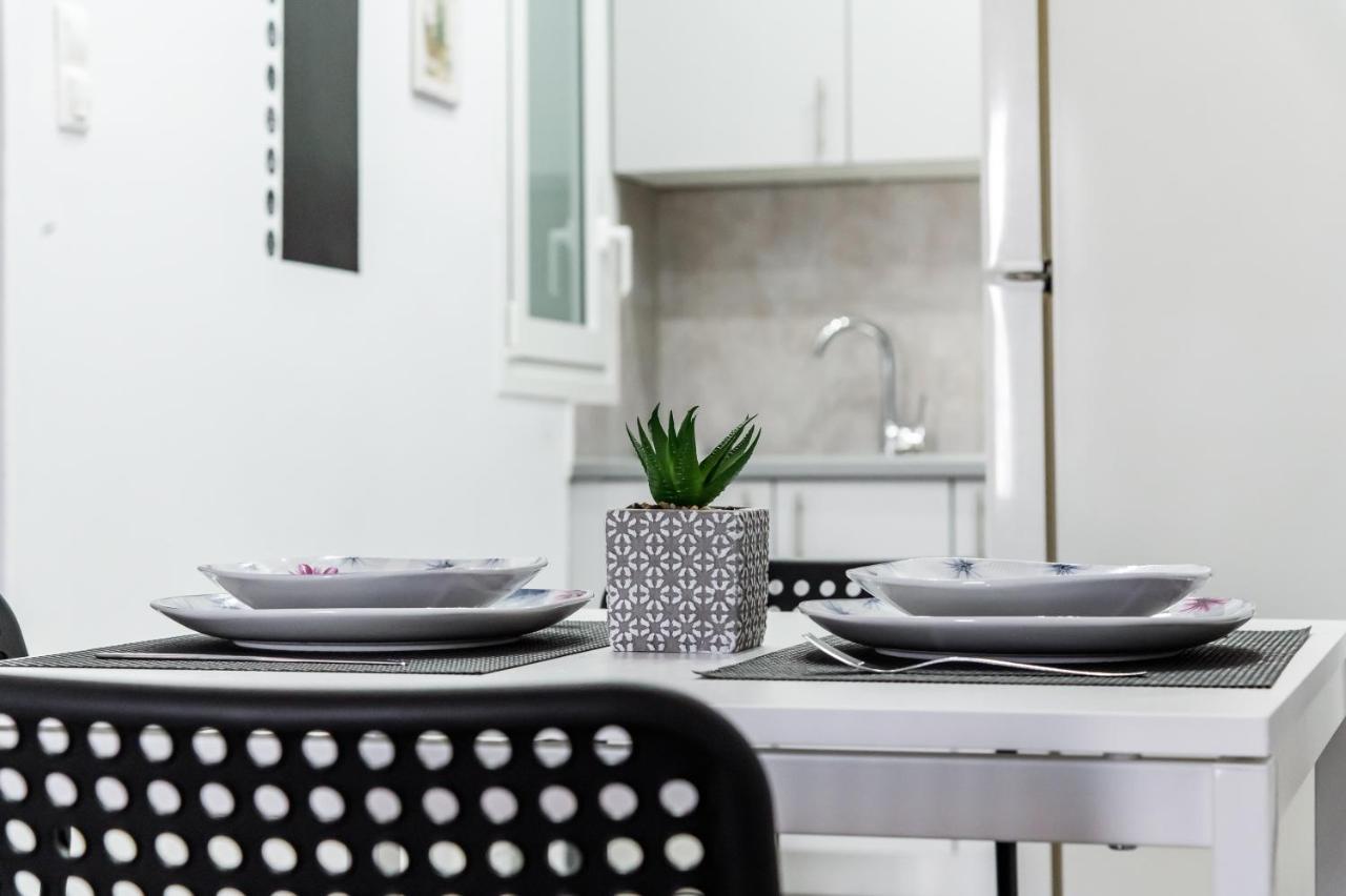 Minimalistic Apartment Petros Candia Esterno foto