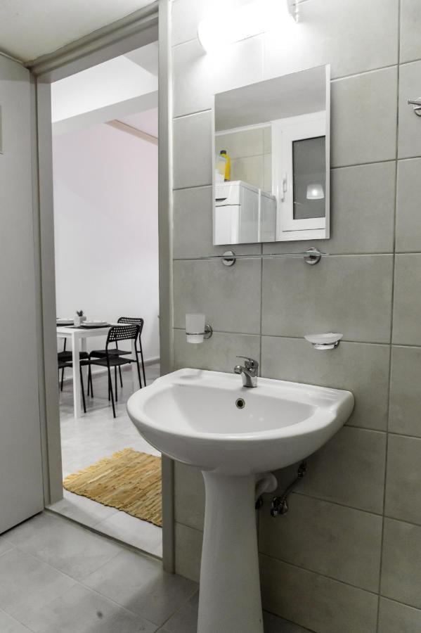 Minimalistic Apartment Petros Candia Esterno foto